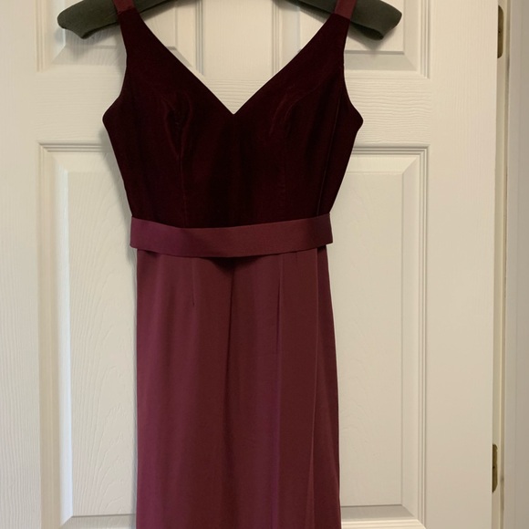Wine colored size 4 gown . Velvet bodice with polyester bottom. - Picture 1 of 3
